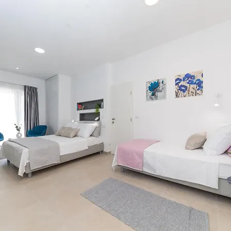 Scenic Elegant With Pool Trogir