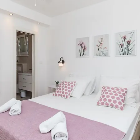Scenic Elegant With Pool Villa Trogir
