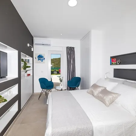 Scenic Elegant With Pool Villa Trogir