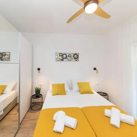Villa Scenic Elegant With Pool Trogir