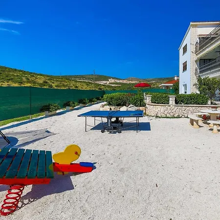 Scenic Elegant With Pool Villa